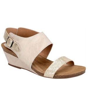 Sofft Vanita Wedge Gold Metallic leather sz 7